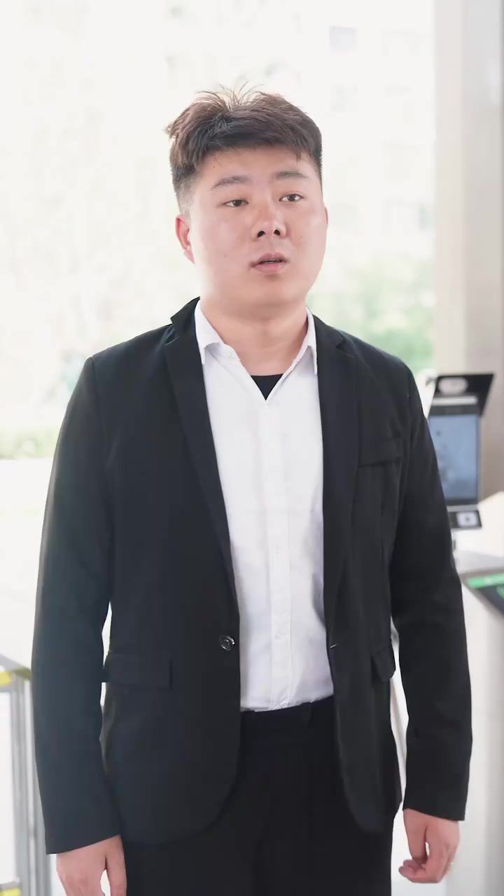 拽媽攜崽歸來（一胎三寶，神秘爹地竟是大佬）(全集)